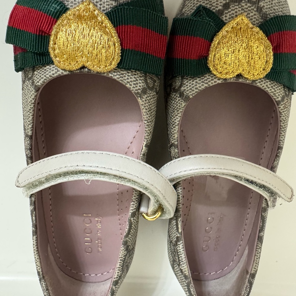 Gucci Gray and Gold Dress Shoes with Elegant Design - Picture 5 of 10